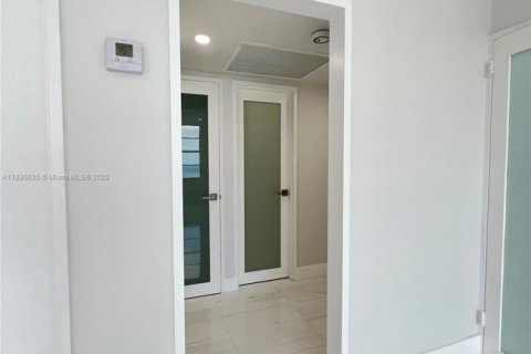 Condominio en venta en Miami Beach, Florida, 2 dormitorios, 95.69 m2 № 1979645 - foto 9