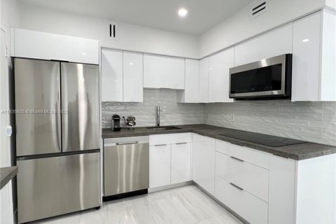 Condominio en venta en Miami Beach, Florida, 2 dormitorios, 95.69 m2 № 1979645 - foto 12