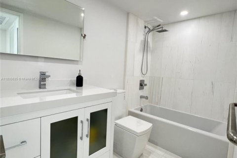 Condominio en venta en Miami Beach, Florida, 2 dormitorios, 95.69 m2 № 1979645 - foto 8