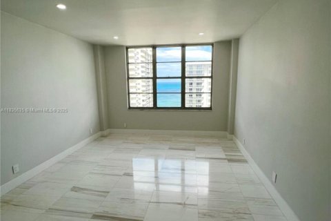 Condominio en venta en Miami Beach, Florida, 2 dormitorios, 95.69 m2 № 1979645 - foto 5