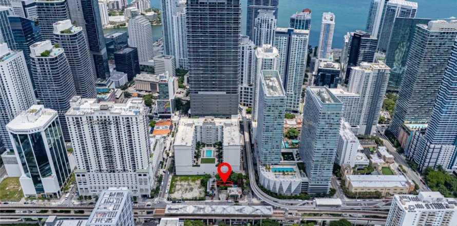Immobilier commercial à Miami, Floride № 1984807