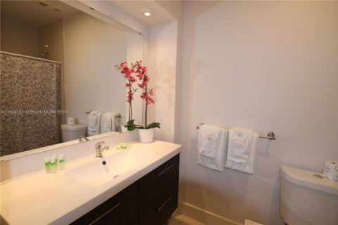 Hotel en venta en Miami Beach, Florida, 1 dormitorio, 70.61 m2 № 1812372 - foto 13