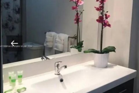 Hotel en venta en Miami Beach, Florida, 1 dormitorio, 70.61 m2 № 1812372 - foto 6