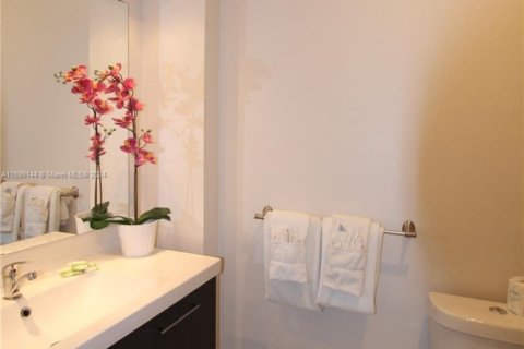 Hotel en venta en Miami Beach, Florida, 1 dormitorio, 70.61 m2 № 1812372 - foto 16