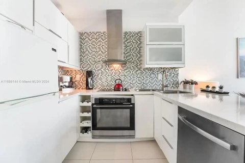 Hotel en venta en Miami Beach, Florida, 1 dormitorio, 70.61 m2 № 1812372 - foto 4