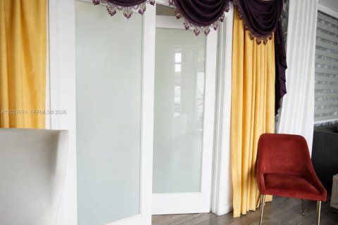 Propiedad comercial en venta en Hialeah, Florida № 2153988 - foto 26