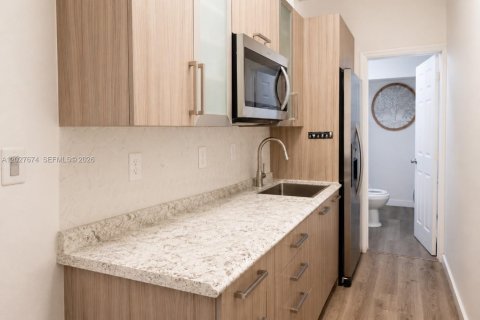 Propiedad comercial en venta en Hialeah, Florida № 2153988 - foto 30