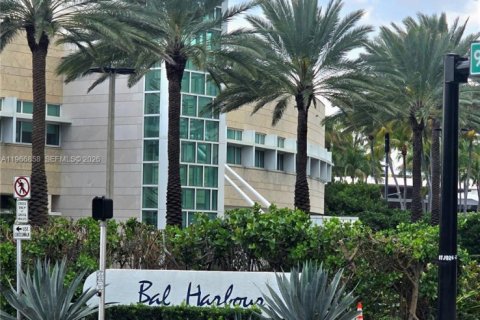 Снять в аренду кондоминиум в Бэл-Харбор, Флорида 2 спальни, 182.74м2, № 2028643 - фото 4