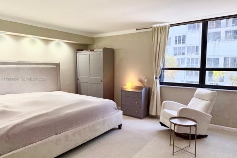 Снять в аренду кондоминиум в Бэл-Харбор, Флорида 2 спальни, 182.74м2, № 2028643 - фото 14