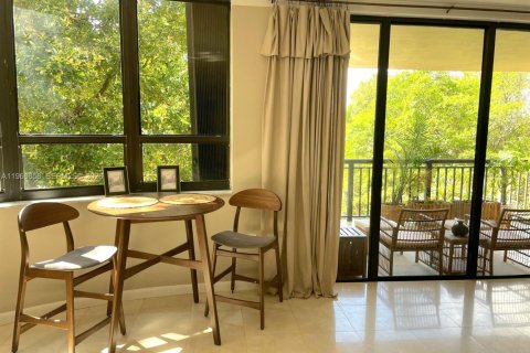 Снять в аренду кондоминиум в Бэл-Харбор, Флорида 2 спальни, 182.74м2, № 2028643 - фото 12