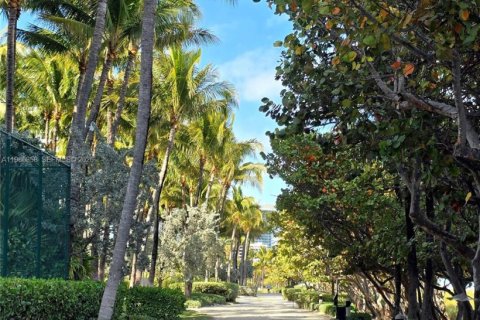 Снять в аренду кондоминиум в Бэл-Харбор, Флорида 2 спальни, 182.74м2, № 2028643 - фото 5