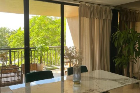 Снять в аренду кондоминиум в Бэл-Харбор, Флорида 2 спальни, 182.74м2, № 2028643 - фото 11