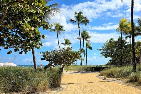 Снять в аренду кондоминиум в Бэл-Харбор, Флорида 2 спальни, 182.74м2, № 2028643 - фото 16