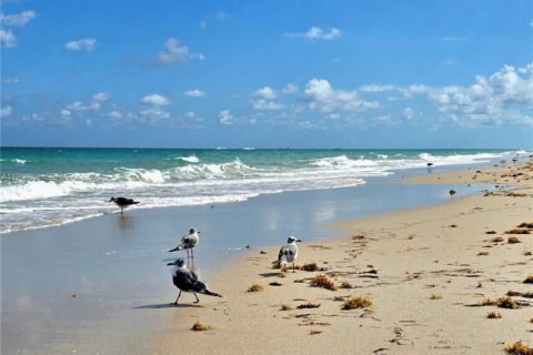 Снять в аренду кондоминиум в Бэл-Харбор, Флорида 2 спальни, 182.74м2, № 2028643 - фото 17