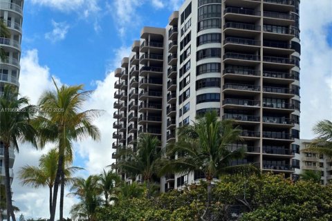 Снять в аренду кондоминиум в Бэл-Харбор, Флорида 2 спальни, 182.74м2, № 2028643 - фото 15