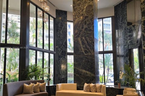 Снять в аренду кондоминиум в Бэл-Харбор, Флорида 2 спальни, 182.74м2, № 2028643 - фото 6