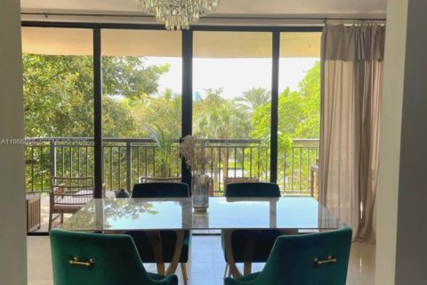 Снять в аренду кондоминиум в Бэл-Харбор, Флорида 2 спальни, 182.74м2, № 2028643 - фото 10