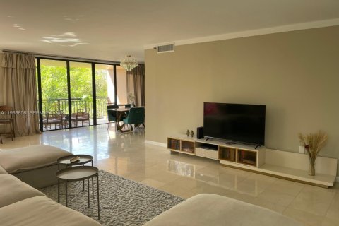 Снять в аренду кондоминиум в Бэл-Харбор, Флорида 2 спальни, 182.74м2, № 2028643 - фото 7