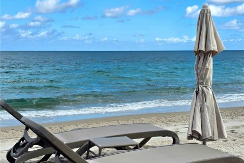 Кондоминиум с 2 спальнями в Бэл-Харбор, Флорида № 2028643