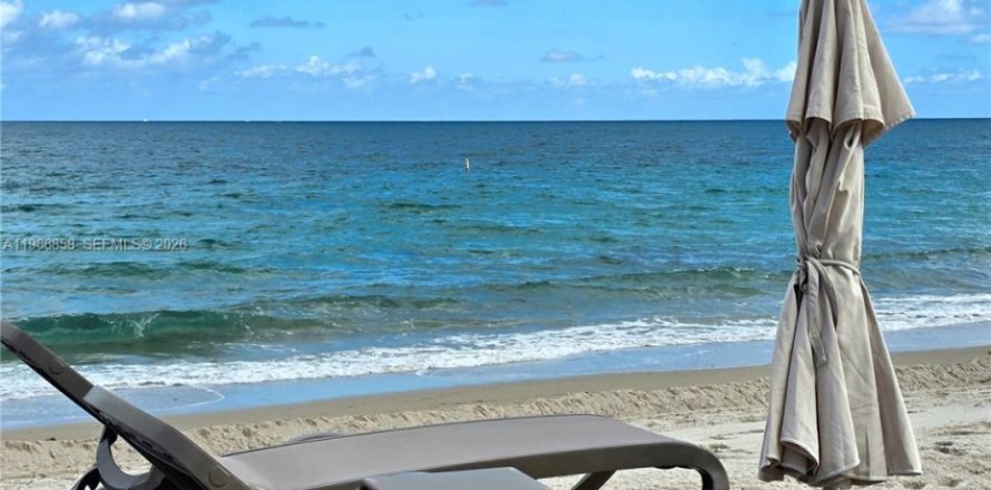 Кондоминиум с 2 спальнями в Бэл-Харбор, Флорида № 2028643