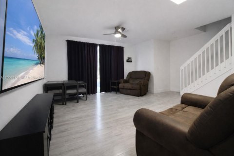 Townhouse in Homestead, Florida 3 bedrooms, 132.66 sq.m. № 2066737 - photo 8