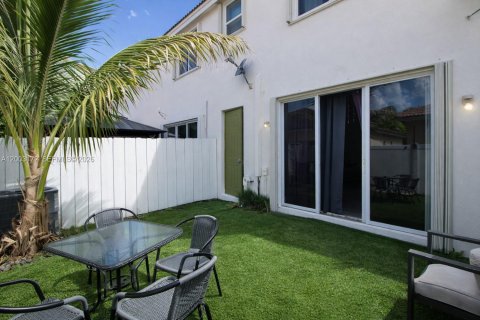 Townhouse in Homestead, Florida 3 bedrooms, 132.66 sq.m. № 2066737 - photo 20