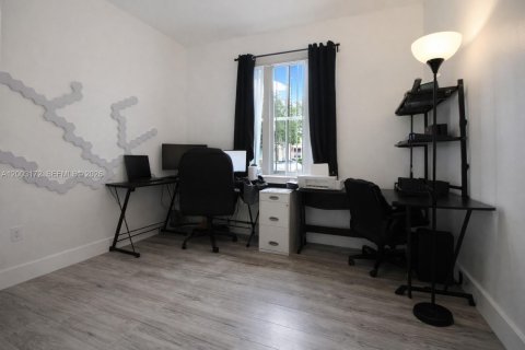 Townhouse in Homestead, Florida 3 bedrooms, 132.66 sq.m. № 2066737 - photo 17