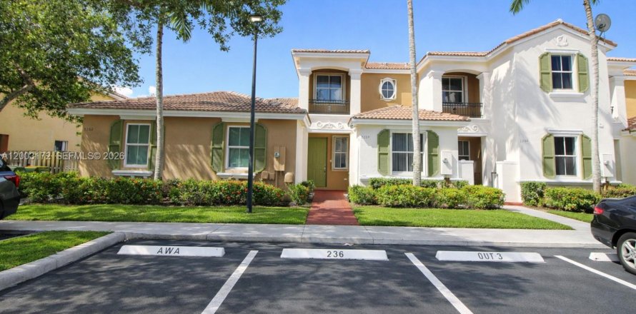 Townhouse in Homestead, Florida 3 bedrooms, 132.66 sq.m. № 2066737