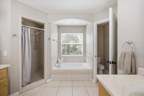 House in Winter Garden, Florida 4 bedrooms, 284.37 sq.m. № 2217195 - photo 12
