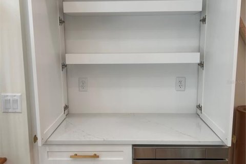 Casa en venta en Tampa, Florida, 6 dormitorios, 355.63 m2 № 1662047 - foto 15