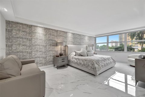 Condo in Hollywood, Florida, 2 bedrooms № 2184855 - photo 19