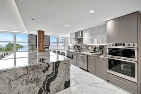 Condo in Hollywood, Florida, 2 bedrooms № 2184855 - photo 10