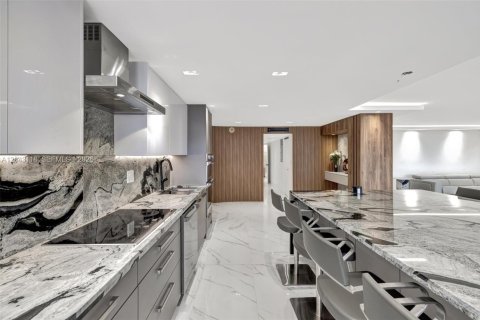 Condo in Hollywood, Florida, 2 bedrooms № 2184855 - photo 13
