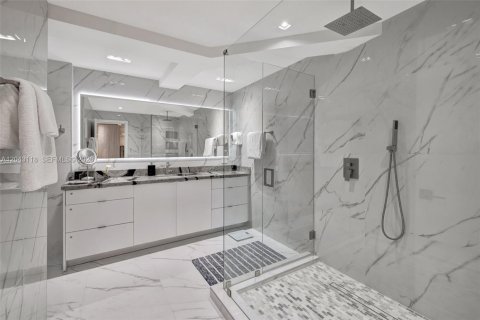Condo in Hollywood, Florida, 2 bedrooms № 2184855 - photo 22