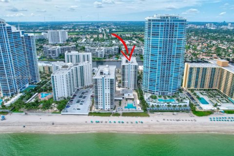 Condo in Hollywood, Florida, 2 bedrooms  № 2184855