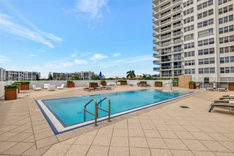 Condo in Hollywood, Florida, 2 bedrooms № 2184855 - photo 28