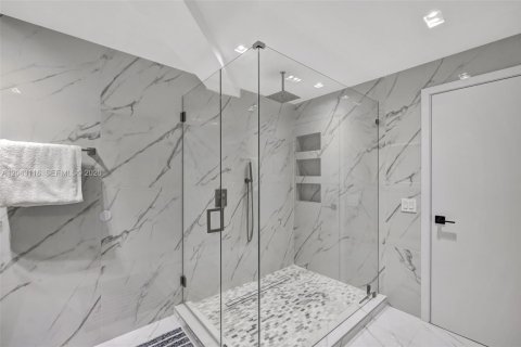 Condo in Hollywood, Florida, 2 bedrooms № 2184855 - photo 23
