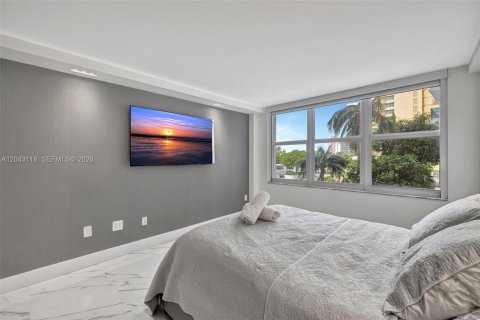 Condo in Hollywood, Florida, 2 bedrooms № 2184855 - photo 25