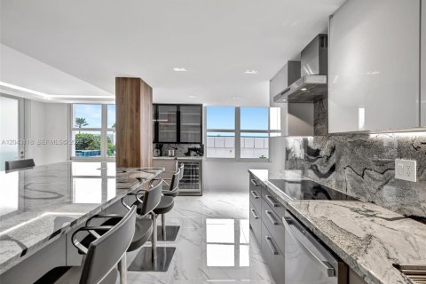 Condo in Hollywood, Florida, 2 bedrooms № 2184855 - photo 12
