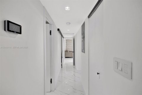 Condo in Hollywood, Florida, 2 bedrooms № 2184855 - photo 18
