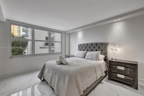 Condo in Hollywood, Florida, 2 bedrooms № 2184855 - photo 24