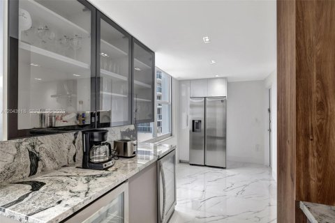 Condo in Hollywood, Florida, 2 bedrooms № 2184855 - photo 14