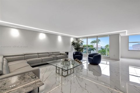 Condo in Hollywood, Florida, 2 bedrooms № 2184855 - photo 5