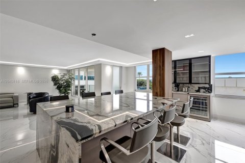 Condo in Hollywood, Florida, 2 bedrooms № 2184855 - photo 9