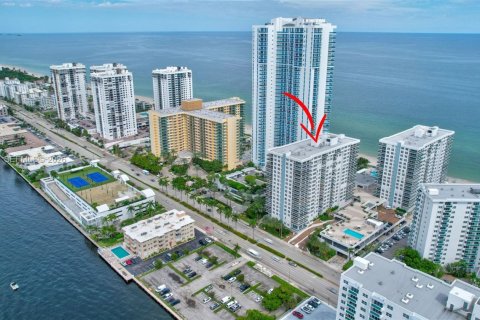 Condo in Hollywood, Florida, 2 bedrooms № 2184855 - photo 3