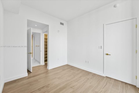 Condominio en venta en Miami, Florida, 1 dormitorio, 62.71 m2 № 1704647 - foto 12