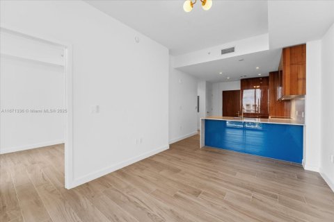 Condominio en venta en Miami, Florida, 1 dormitorio, 62.71 m2 № 1704647 - foto 5