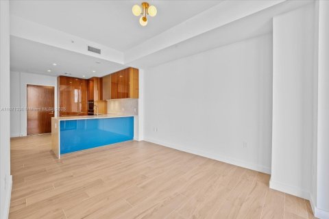 Condominio en venta en Miami, Florida, 1 dormitorio, 62.71 m2 № 1704647 - foto 10