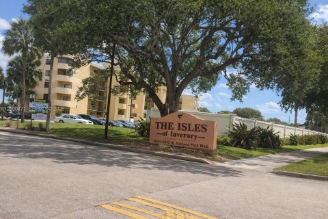Condo in Lauderhill, Florida, 2 bedrooms  № 2065223
