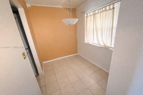 Condo in Lauderhill, Florida, 2 bedrooms  № 2065223 - photo 10